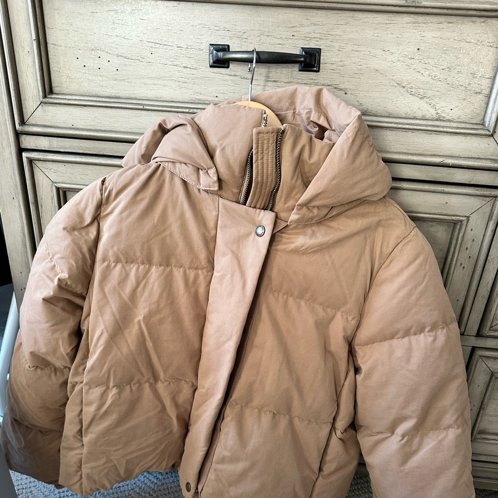 Banana Republic Hooded Puffer Jacket in Camel